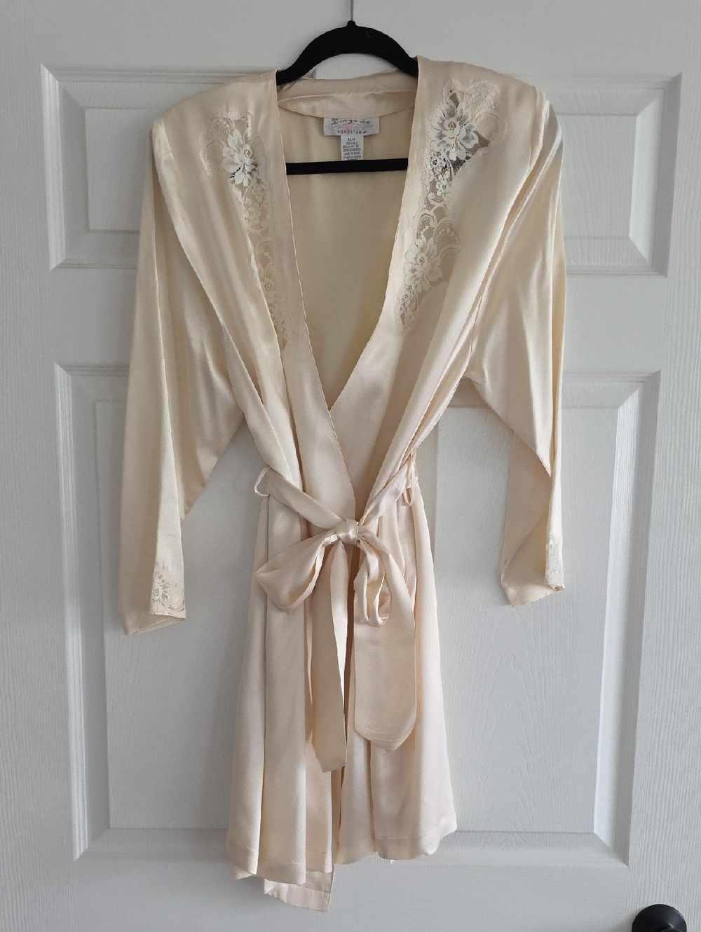Vintage Nordstrom Lingerie 100% Silk Robe – Ivory – XS/S